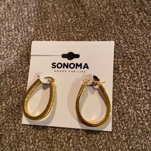 Sonoma Gold with silver earrings